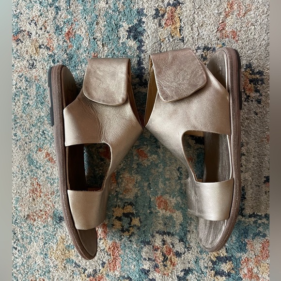 P. Monjo gold leather sandals -handmade in Spain - Picture 2 of 8